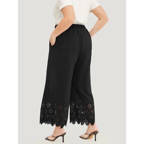 2/$25
 14 - 16 • 1x • BloomChic •  Pocket Laser Cut Pants - Picture 2 of 9